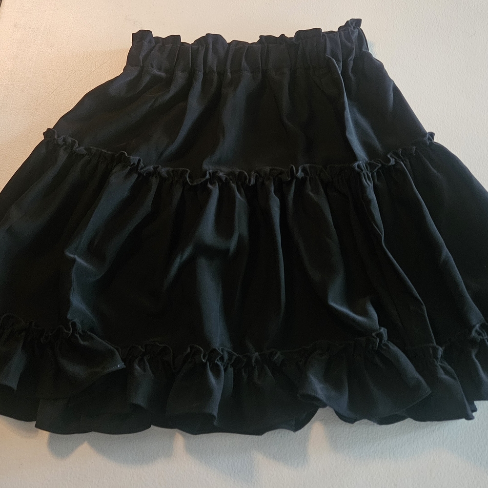 Chic Black Ruffled Mini Skirt NEW